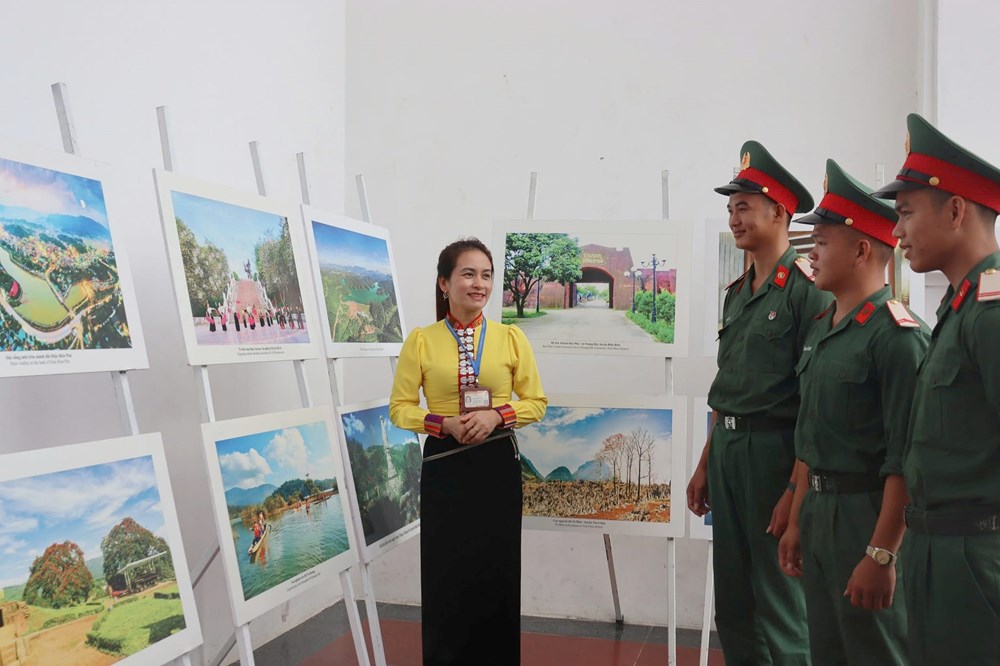 Triển lãm Điện Biên đoàn kết - dân chủ - phát triển - ảnh 1