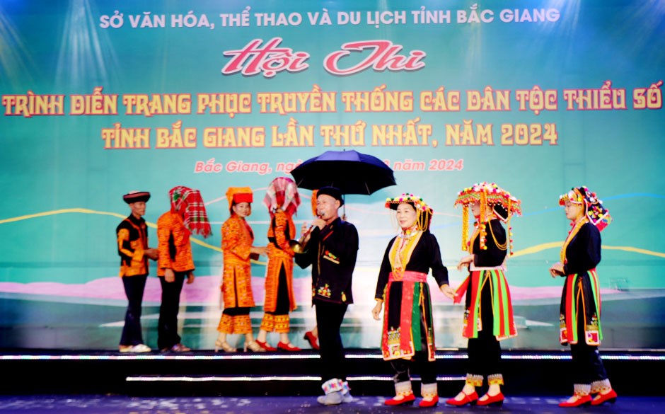 Tôn vinh nét đẹp, giá trị văn hóa trang phục truyền thống các dân tộc Bắc Giang - ảnh 1