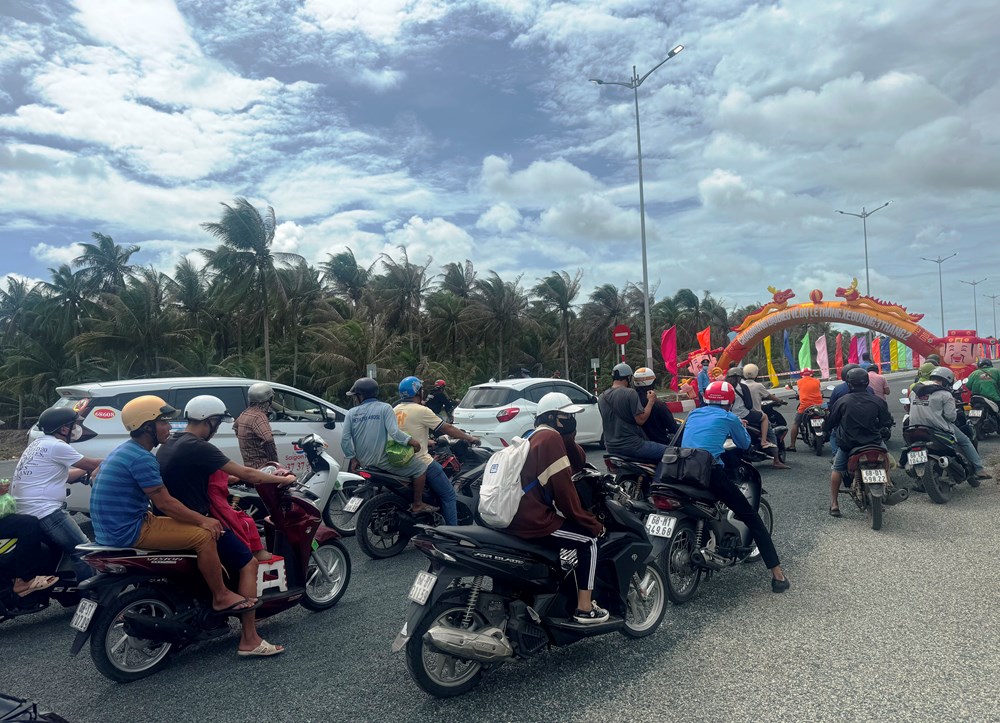 Thông xe tuyến đường bộ ven biển kết nối Kiên Giang với Cà Mau - ảnh 2
