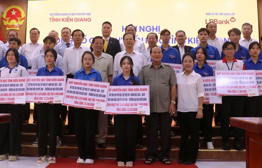 Kiên Giang thành lập Quỹ Khuyến học giúp đỡ sinh viên khó khăn - ảnh 1