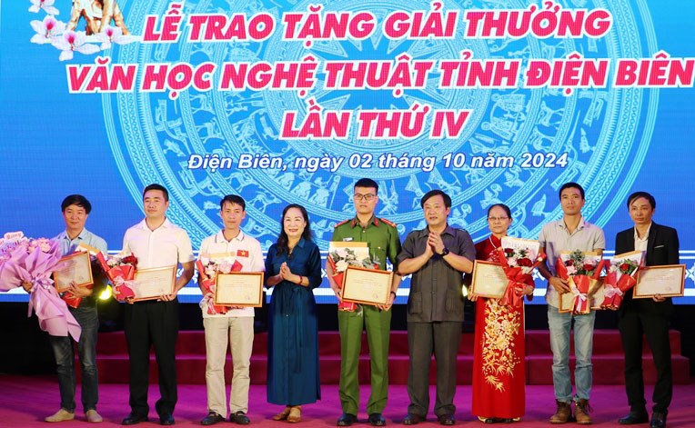 32 tác giả xuất sắc đạt Giải thưởng văn học, nghệ thuật Điện Biên lần thứ IV - ảnh 1