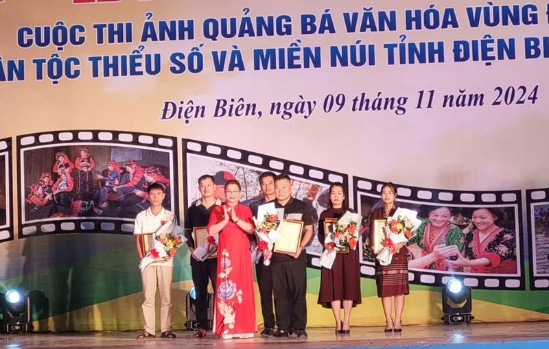 Trao giải Cuộc thi ảnh quảng bá văn hoá các dân tộc thiểu số Điện Biên - ảnh 1