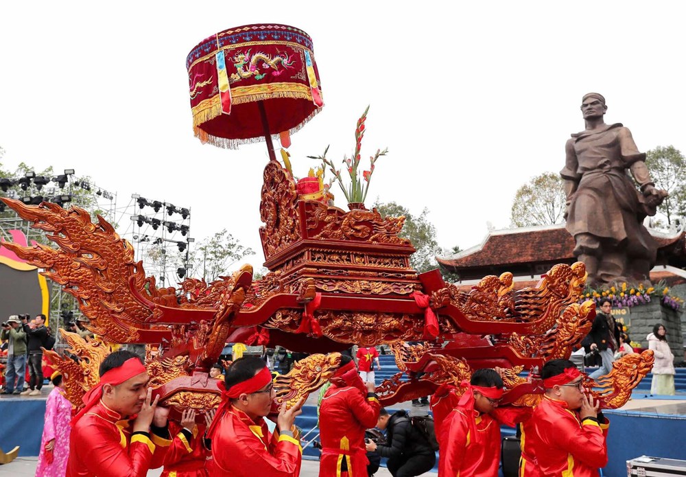 Hàng ngàn người dân và du khách tham dự Lễ hội gò Đống Đa - ảnh 2