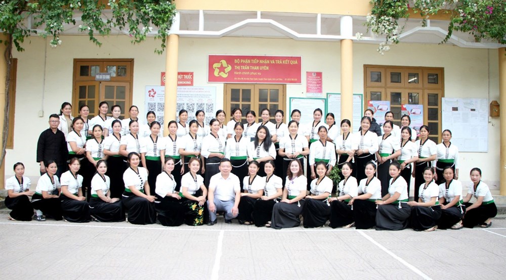 Truyền dạy kỹ thuật tạo hình trang phục truyền thống dân tộc Thái - ảnh 1