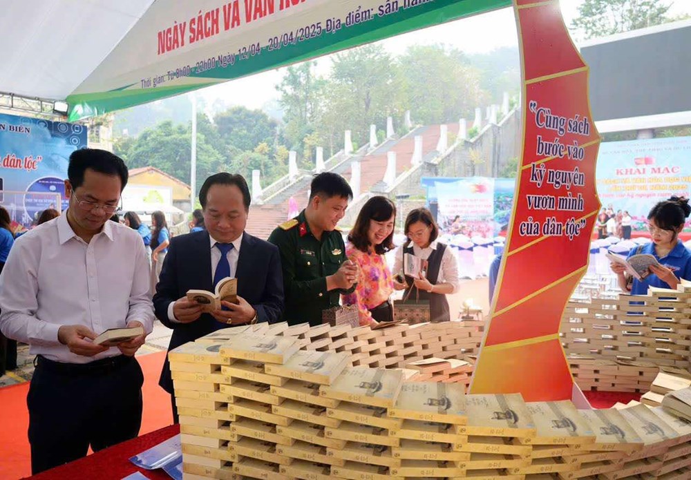 Điện Biên: Nhiều hoạt động hưởng ứng Ngày sách và Văn hóa đọc - ảnh 2