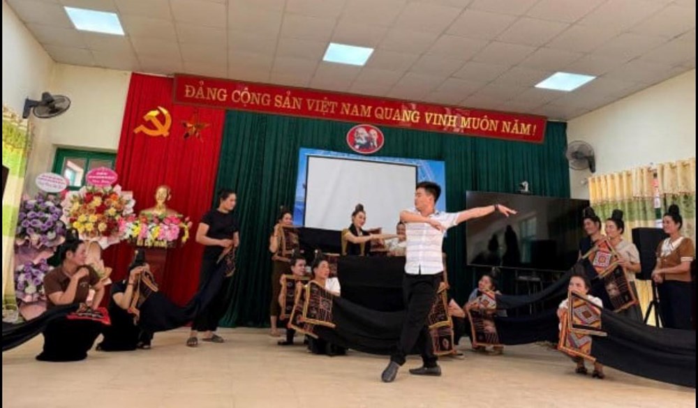 Nâng cao năng lực hoạt động văn nghệ, trò chơi dân gian các dân tộc - ảnh 1