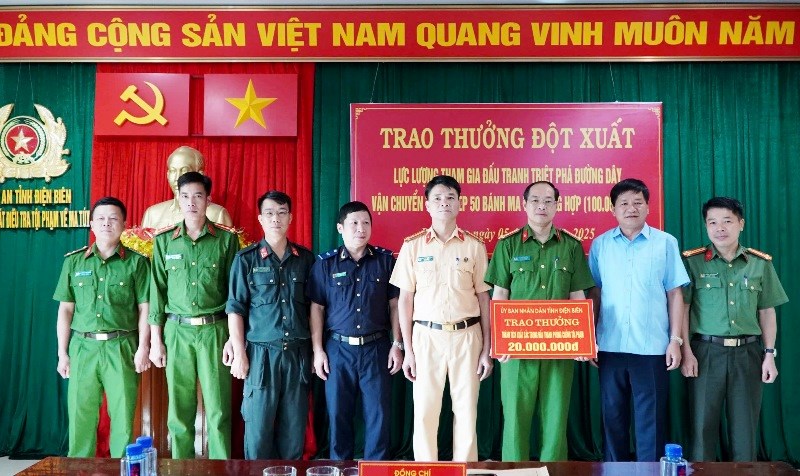 Khen thưởng tập thể, cá nhân có thành tích triệt phá đường dây ma túy lớn - ảnh 1