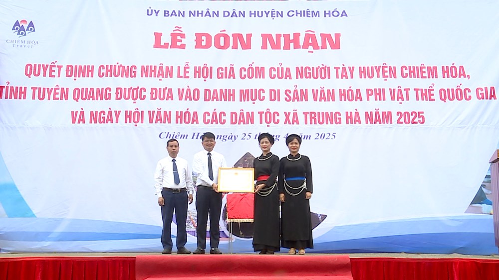 Lễ hội giã cốm của người Tày ở Chiêm Hóa là di sản văn hóa phi vật thể quốc gia - ảnh 1