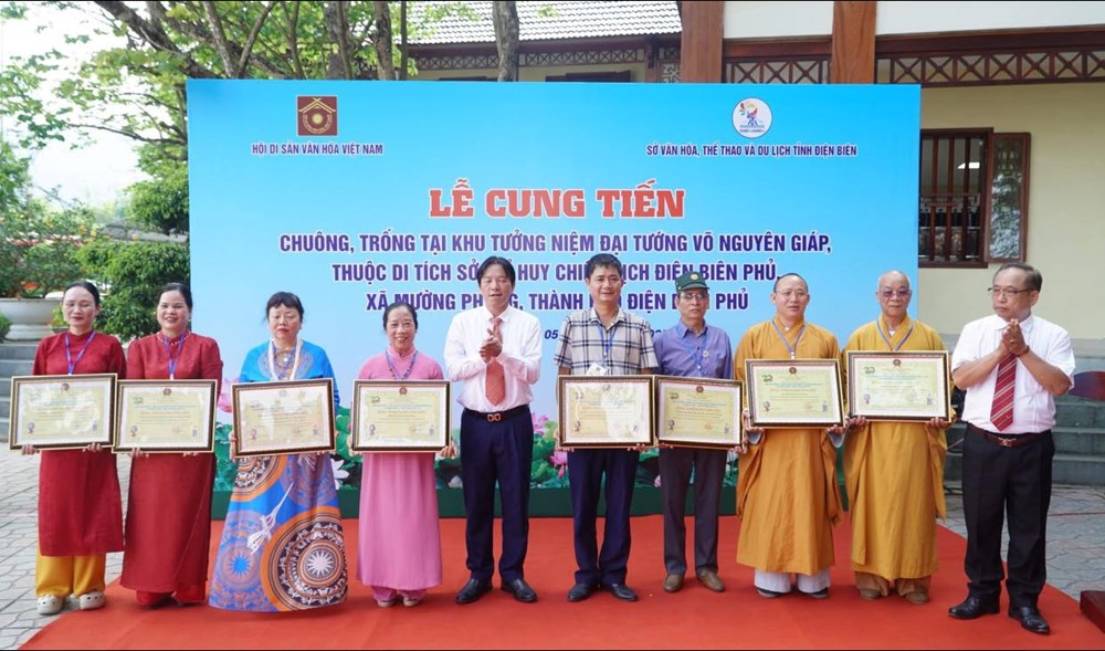 Điện Biên tiếp nhận chuông, trống do Hội Di sản Văn hoá Việt Nam trao tặng - ảnh 1