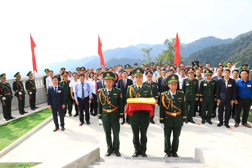 Lễ thượng cờ và gắn biển công trình Cột cờ A Pa Chải - ảnh 2