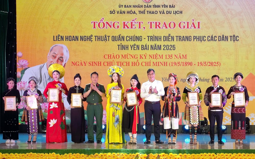Liên hoan Nghệ thuật quần chúng, trình diễn trang phục các dân tộc Yên Bái 2025 - ảnh 4