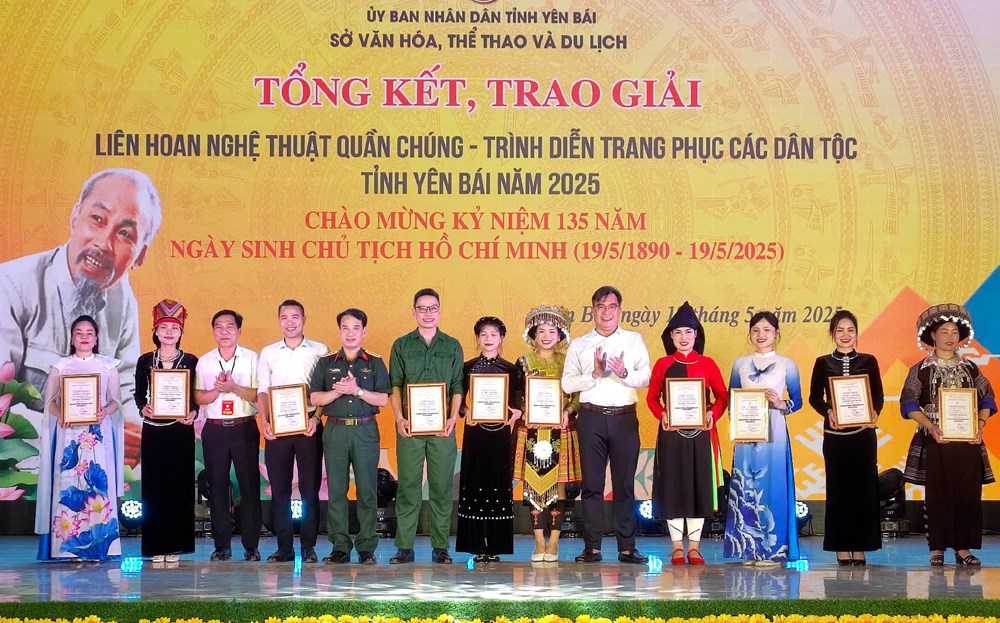 Liên hoan Nghệ thuật quần chúng, trình diễn trang phục các dân tộc Yên Bái 2025 - ảnh 5