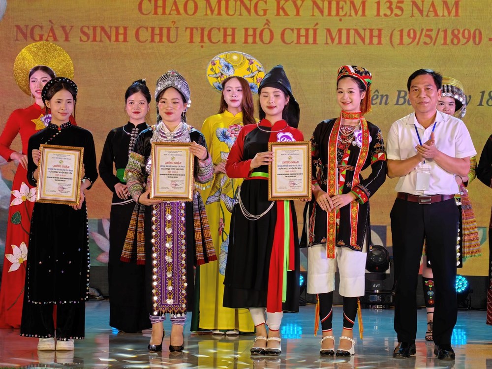 Liên hoan Nghệ thuật quần chúng, trình diễn trang phục các dân tộc Yên Bái 2025 - ảnh 6