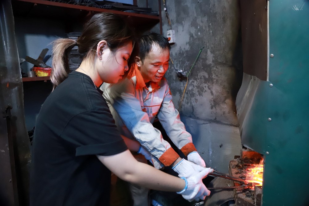 Độc đáo tour trải nghiệm làng rèn Đa Sỹ - ảnh 1