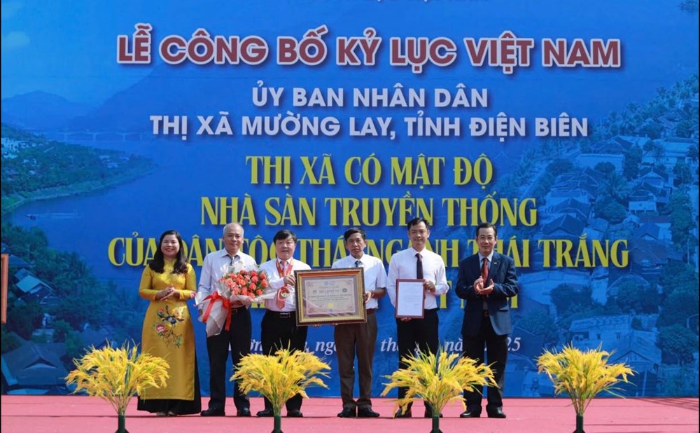 Người Thái trắng ở Mường Lay tích cực gìn giữ bản sắc văn hóa dân tộc - ảnh 4
