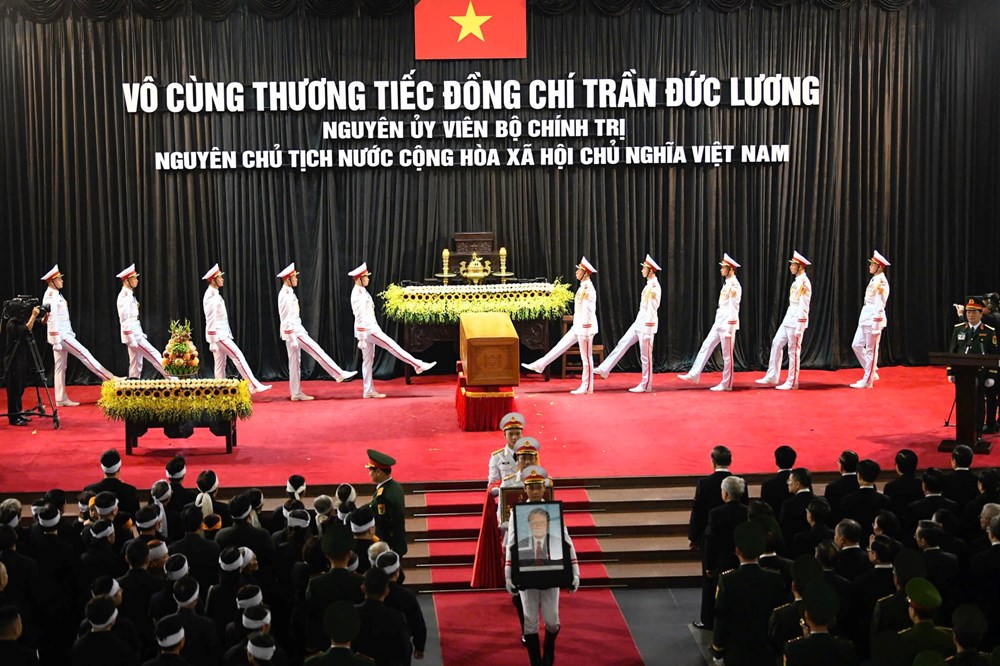 Đưa linh cữu nguyên Chủ tịch nước Trần Đức Lương trở về quê nhà - ảnh 3