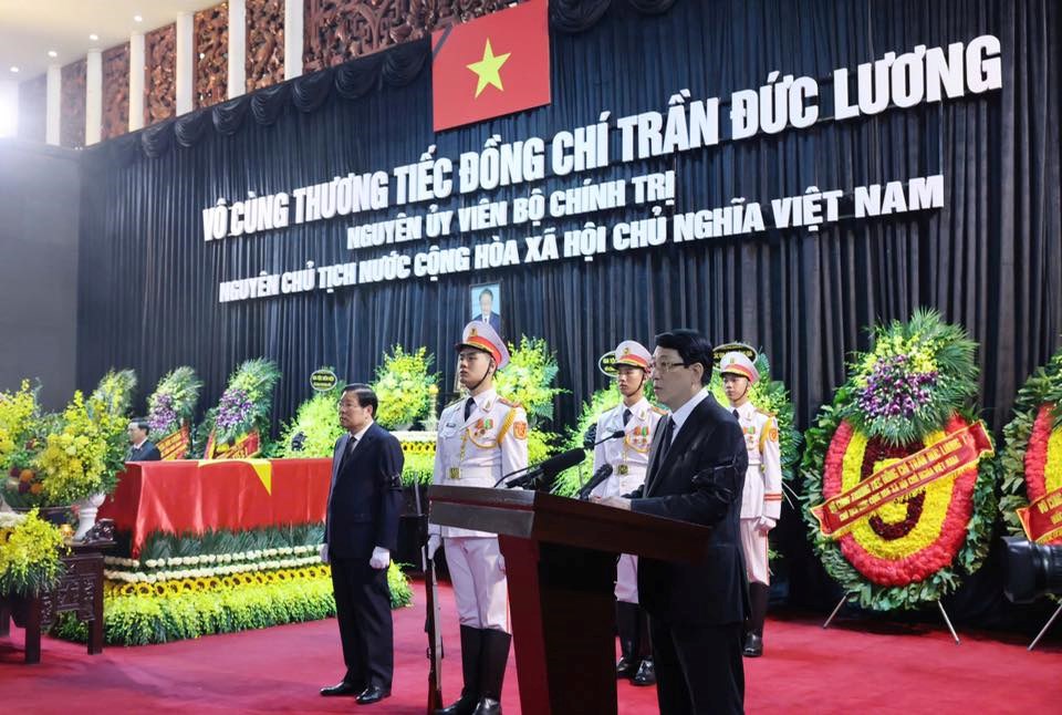 Đưa linh cữu nguyên Chủ tịch nước Trần Đức Lương trở về quê nhà - ảnh 2