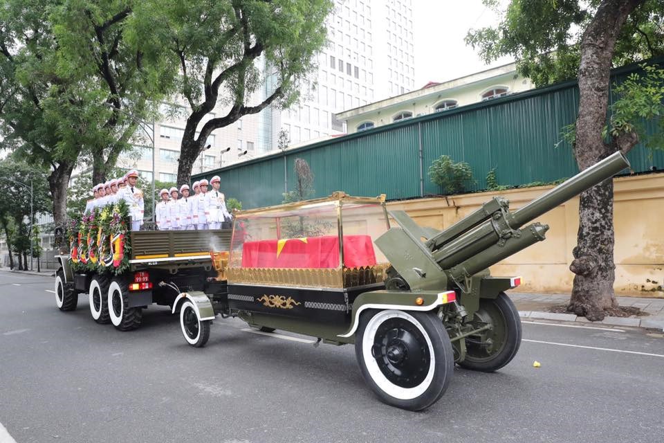 Đưa linh cữu nguyên Chủ tịch nước Trần Đức Lương trở về quê nhà - ảnh 18