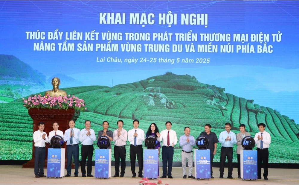 Đẩy mạnh chuyển đổi số gắn với phát triển thương mại điện tử - ảnh 1