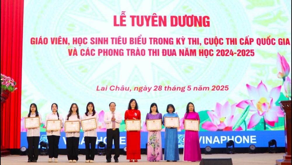 Lai Châu tuyên dương giáo viên, học sinh tiêu biểu trong các phong trào thi đua - ảnh 2