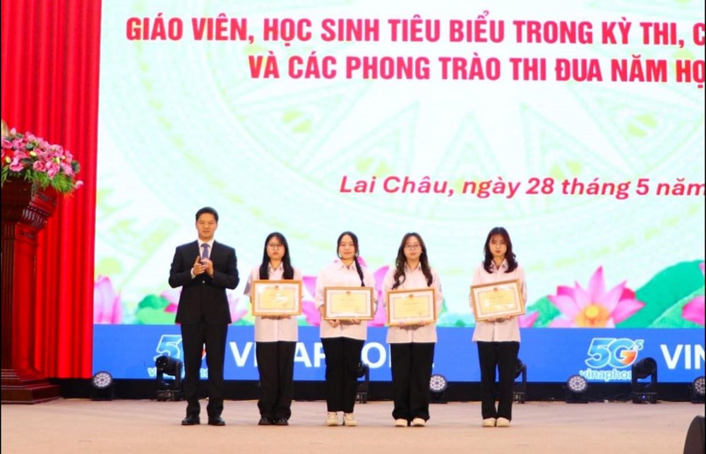 Lai Châu tuyên dương giáo viên, học sinh tiêu biểu trong các phong trào thi đua - ảnh 3