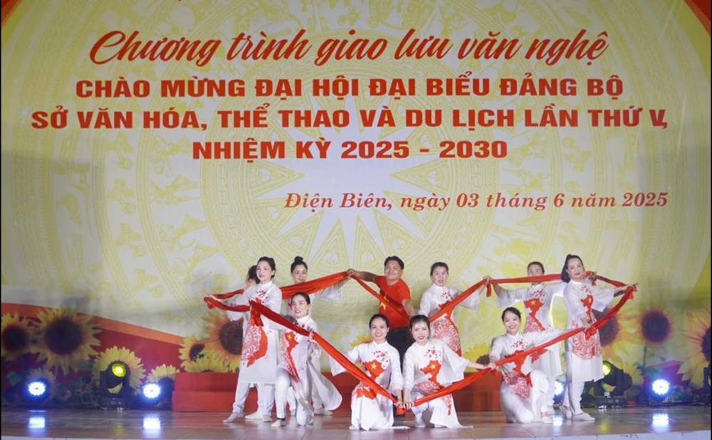 Điện Biên: Sôi nổi giao lưu văn nghệ hướng tới Đại hội Đảng các cấp - ảnh 4
