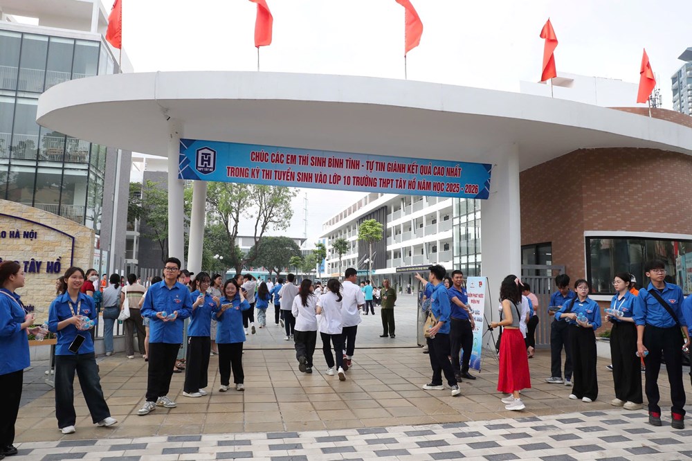 Gần 103.000 thí sinh Hà Nội bước vào môn thi đầu tiên - ảnh 1