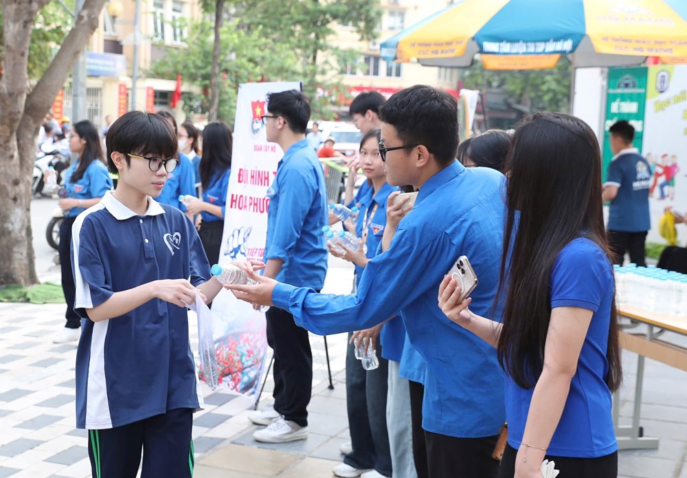 Gần 103.000 thí sinh Hà Nội bước vào môn thi đầu tiên - ảnh 3