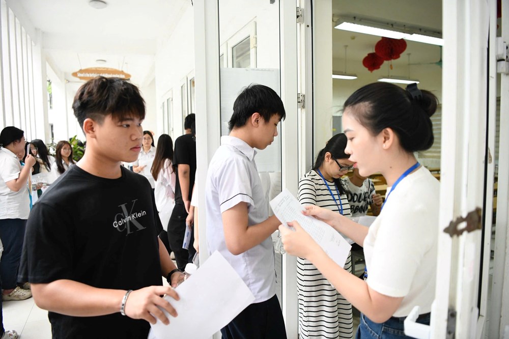 Gần 103.000 thí sinh Hà Nội bước vào môn thi đầu tiên - ảnh 14