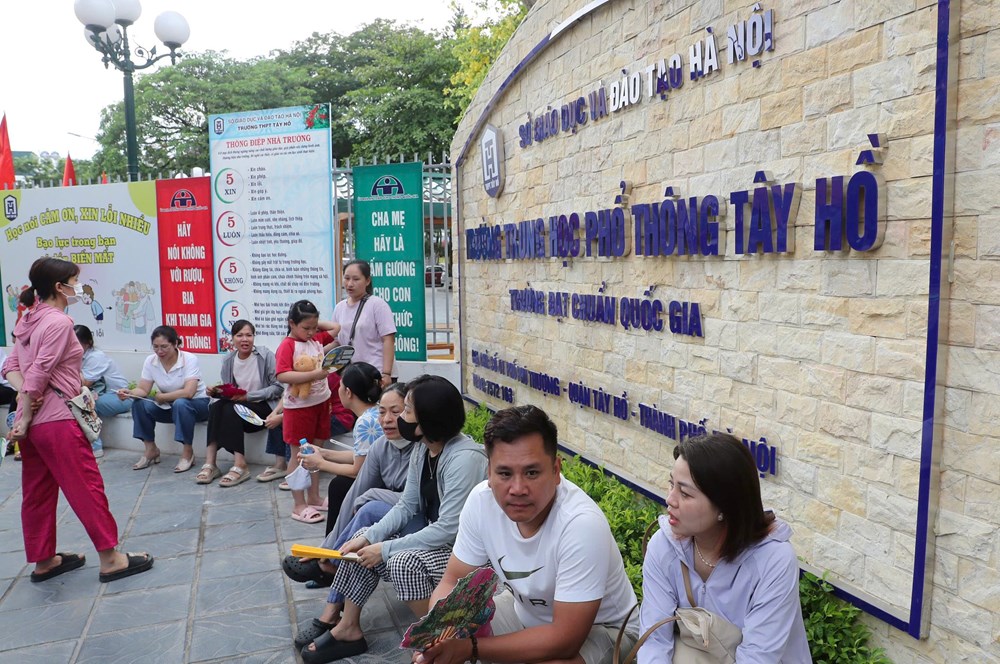 Gần 103.000 thí sinh Hà Nội bước vào môn thi đầu tiên - ảnh 17