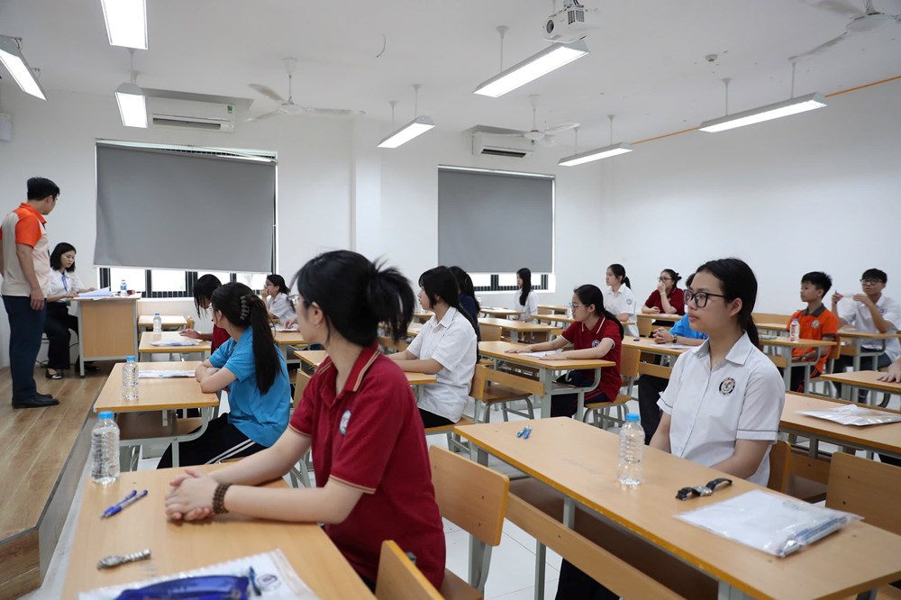 Gần 103.000 thí sinh Hà Nội bước vào môn thi đầu tiên - ảnh 13