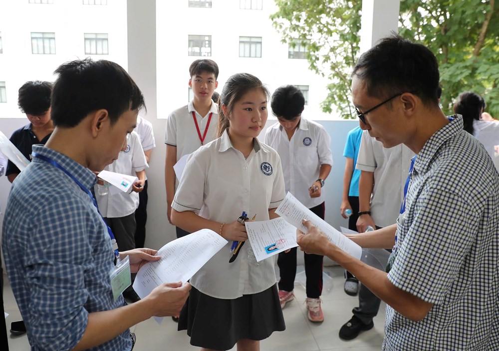 Gần 103.000 thí sinh Hà Nội bước vào môn thi đầu tiên - ảnh 9