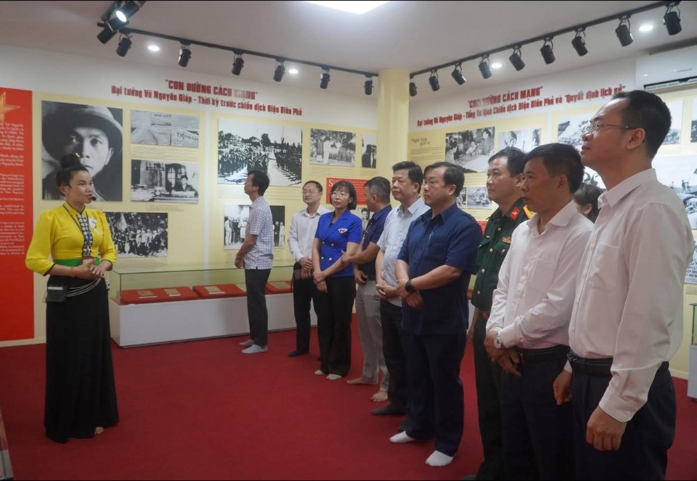 Triển lãm 33 số báo Quân đội Nhân dân đặc biệt xuất bản tại Chiến trường Điện Biên Phủ - ảnh 2