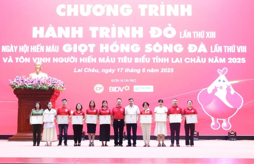 Lai Châu tôn vinh người hiến máu tiêu biểu và khởi động “Hành trình Đỏ” 2025 - ảnh 1