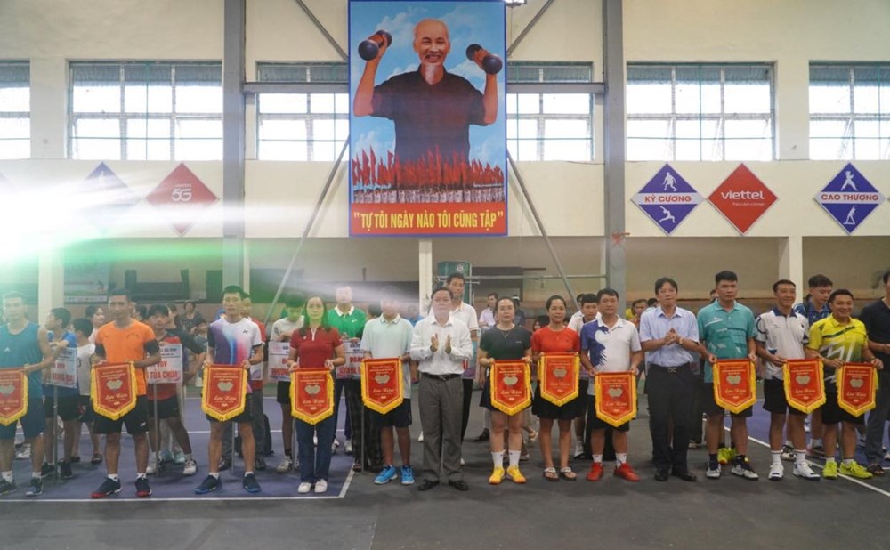 Gần 200 VĐV tham gia Giải pickleball gia đình Điện Biên năm 2025 - ảnh 1
