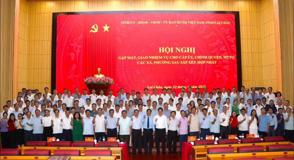 Lai Châu gặp mặt, giao nhiệm vụ cho xã, phường sau hợp nhất - ảnh 1