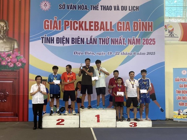 Bế mạc Giải pickleball gia đình Điện Biên năm 2025 - ảnh 1