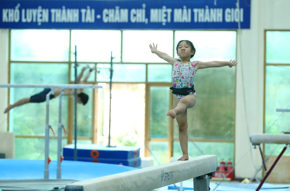 Những VĐV thể dục dụng cụ “nhí” kiên cường không có hè - ảnh 12