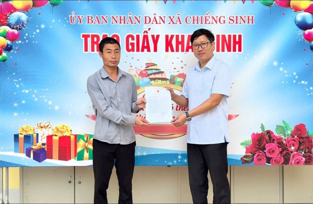 Công dân đầu tiên đăng ký khai sinh tại xã Chiềng Sinh sau hợp nhất - ảnh 4