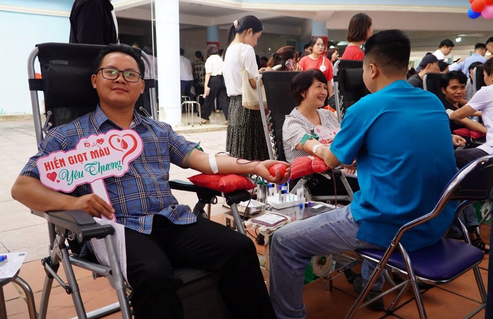 Điện Biên tôn vinh người hiến máu tiêu biểu và khởi động “Hành trình Đỏ” 2025 - ảnh 2