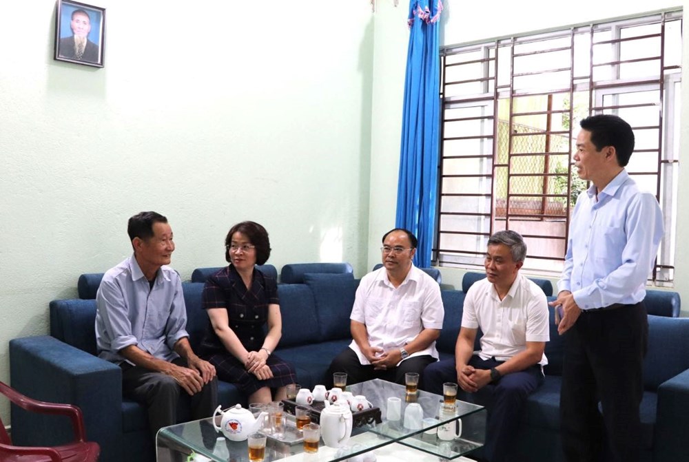 Tặng quà các gia đình chính sách nhân kỷ niệm 78 năm ngày Thương binh -Liệt sĩ - ảnh 4