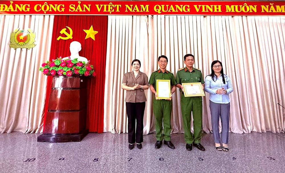 Công an phường Rạch Giá thu hồi trả lại cho người dân trên 700 triệu đồng - ảnh 1