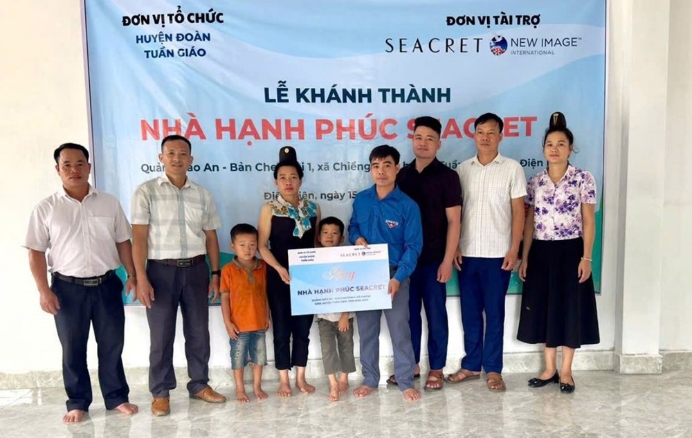 Bàn giao “Nhà hạnh phúc” cho học sinh nghèo vượt khó - ảnh 1