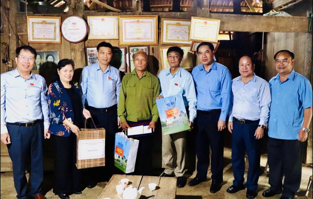 Phó Chủ tịch Quốc hội Vũ Hồng Thanh thăm các gia đình chính sách ở Lai Châu - ảnh 4