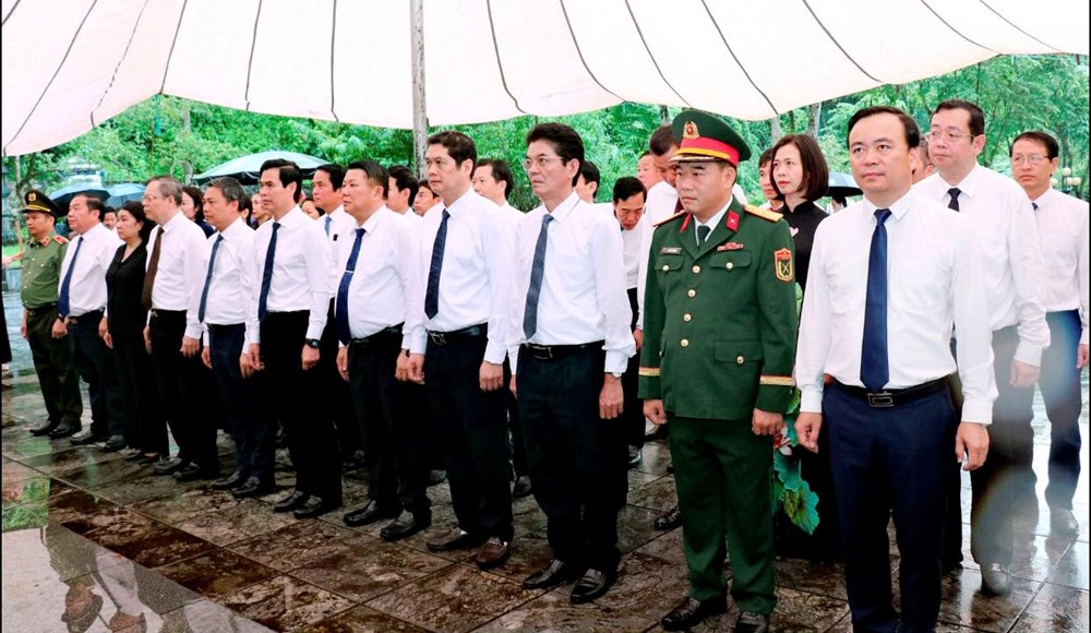  Sơn La: Dâng hương tưởng nhớ Chủ tịch Hồ Chí Minh và các Anh hùng liệt sĩ - ảnh 3