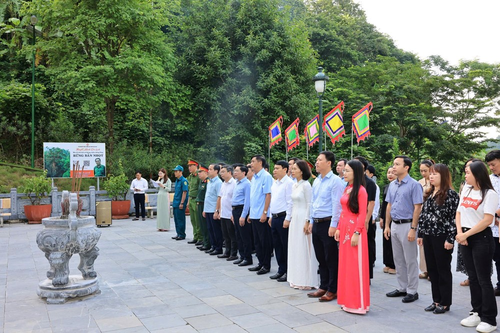 Ban Nội chính Trung ương dâng hương tưởng niệm Đại tướng Võ Nguyên Giáp tại Sơn La - ảnh 1