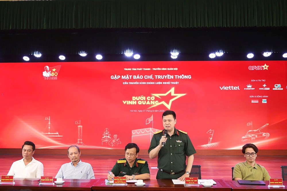 Chương trình nghệ thuật chính luận “Dưới cờ vinh quang” - ảnh 1
