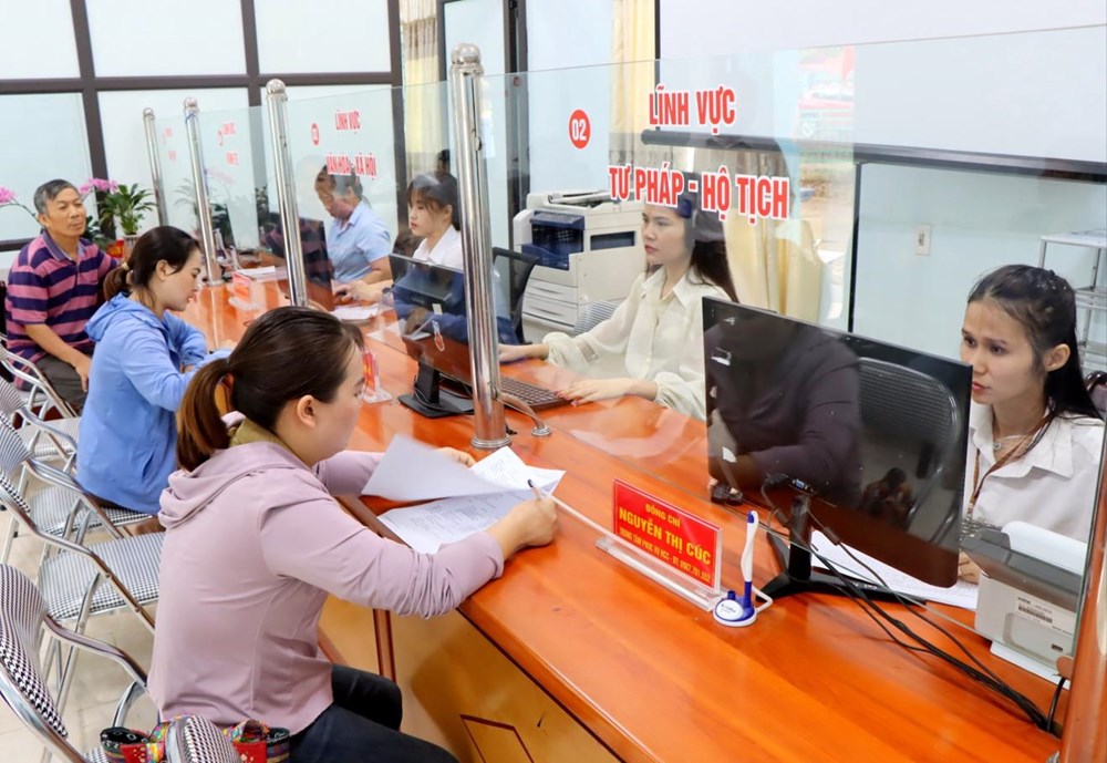 Xây dựng văn hóa thực thi công vụ lấy người dân làm trung tâm - ảnh 1