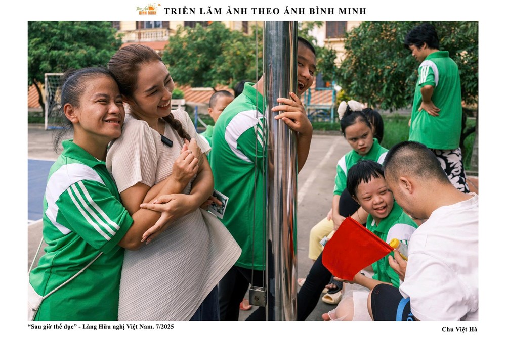 Giao lưu nghệ thuật và triển lãm ảnh “Theo ánh bình minh” - ảnh 9