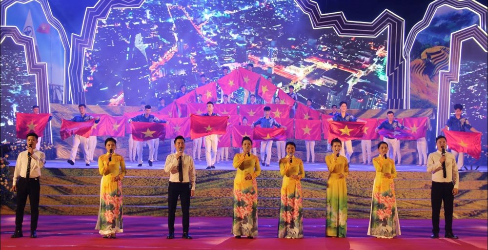Chương trình nghệ thuật đặc biệt “Bản hùng ca cách mạng” - ảnh 1